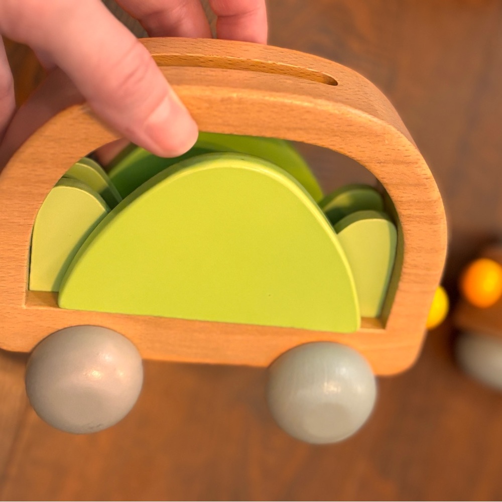 KiwiCo Wooden Learn & Grow Magnetic Car Set Montessori Toy - Picture 6 of 10
